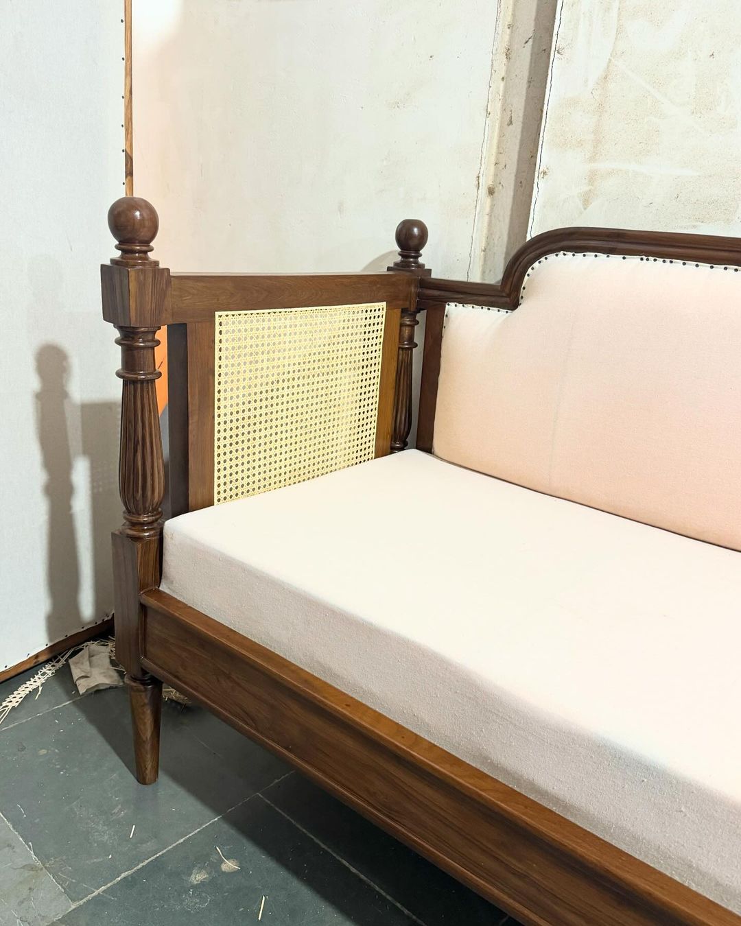 3 SEATER WOODEN SOFA MADE IN TEAK WOOD - Image 5