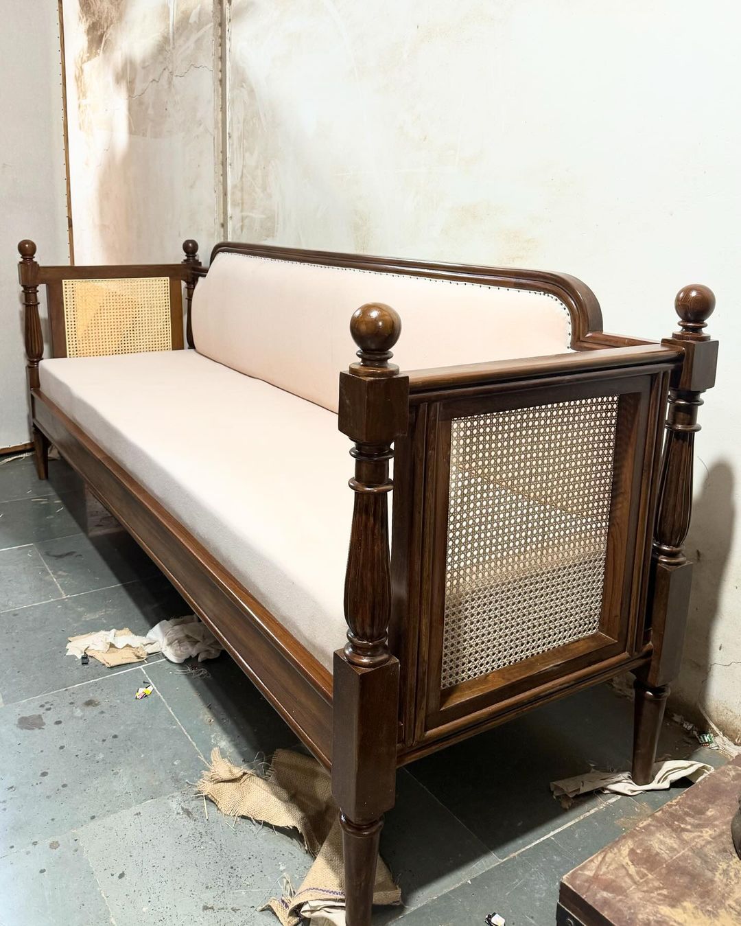 3 SEATER WOODEN SOFA MADE IN TEAK WOOD - Image 4
