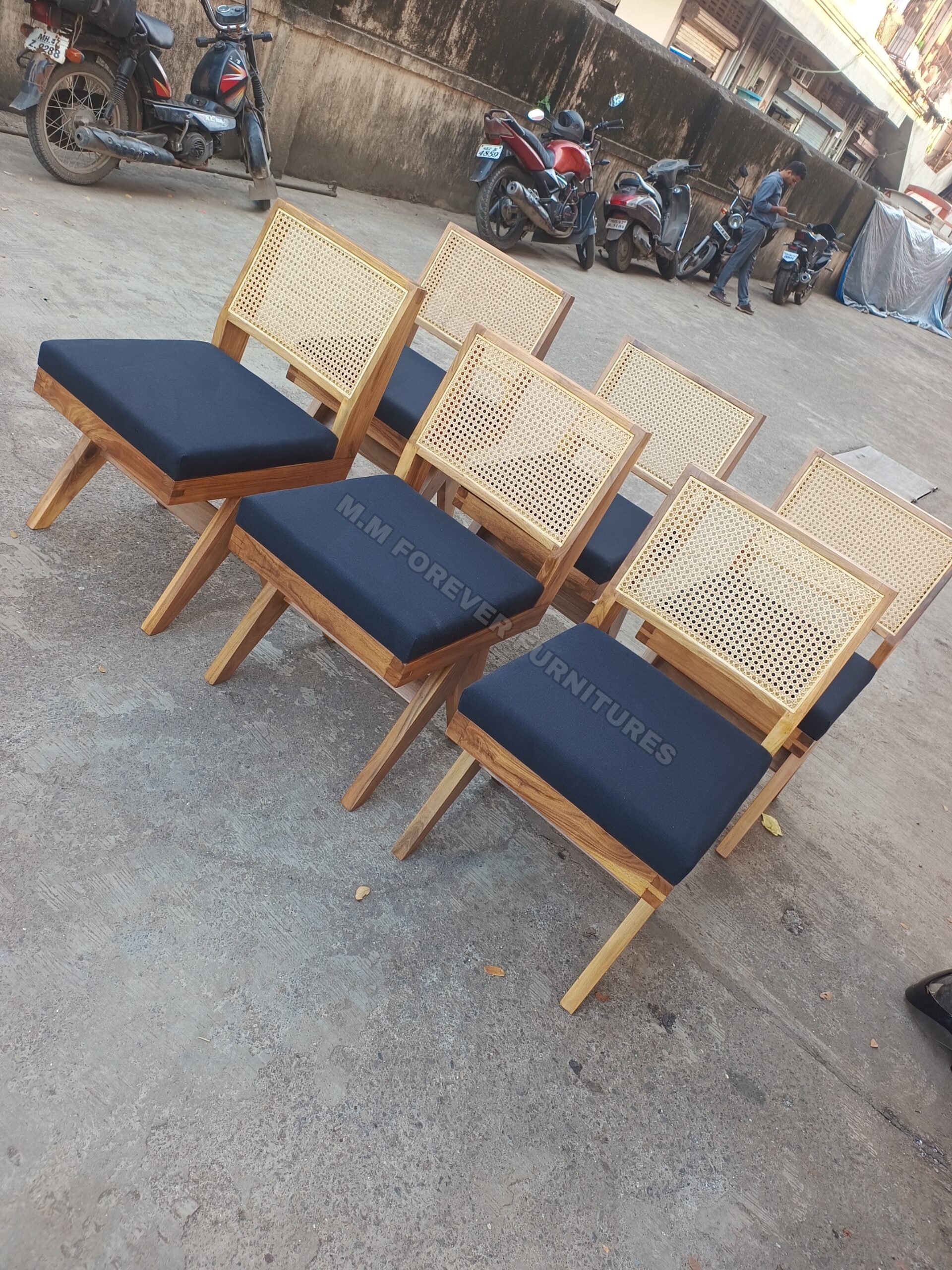 DINING LOTUS CHAIR MADE IN TEAK WOOD - Image 3