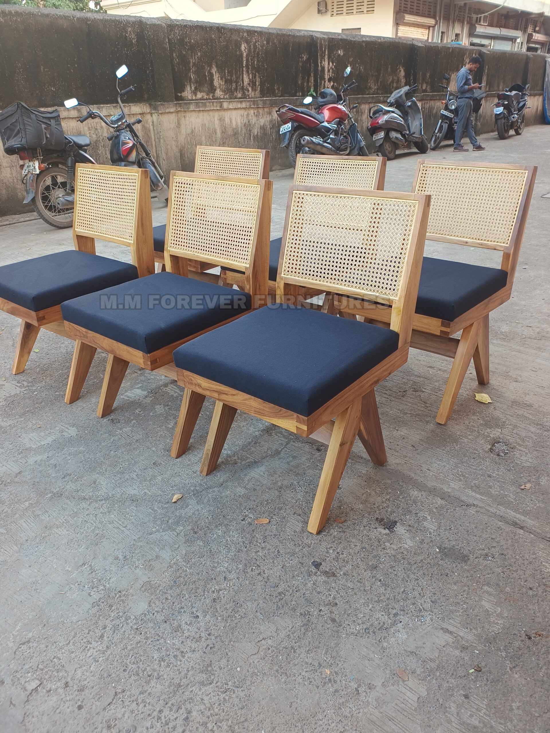 DINING LOTUS CHAIR MADE IN TEAK WOOD - Image 4